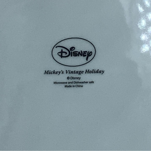 Disney Mickey’s Vintage Holiday Ceramic Dinner Plate Featuring Goofy (3 of 4) - Picture 4 of 4